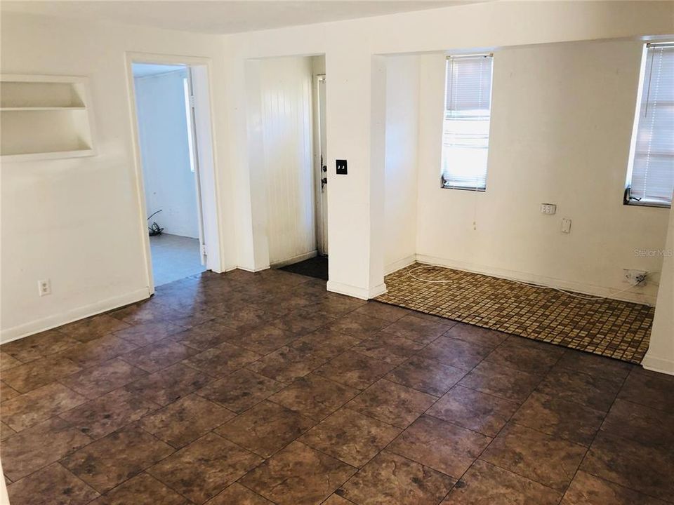 В аренду: $900 (4 спален, 0 ванн, 1133 Квадратных фут)