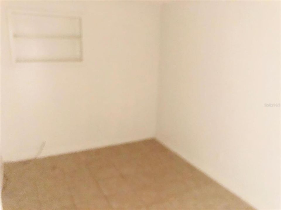 В аренду: $900 (4 спален, 0 ванн, 1133 Квадратных фут)