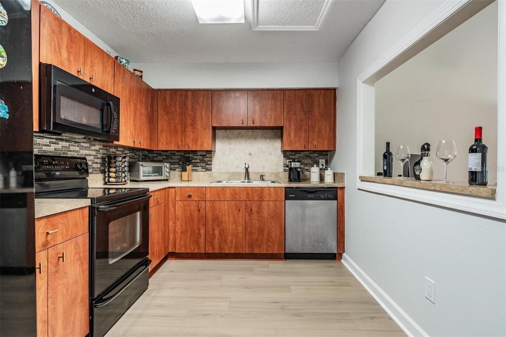 На продажу: $278,000 (3 спален, 2 ванн, 1041 Квадратных фут)