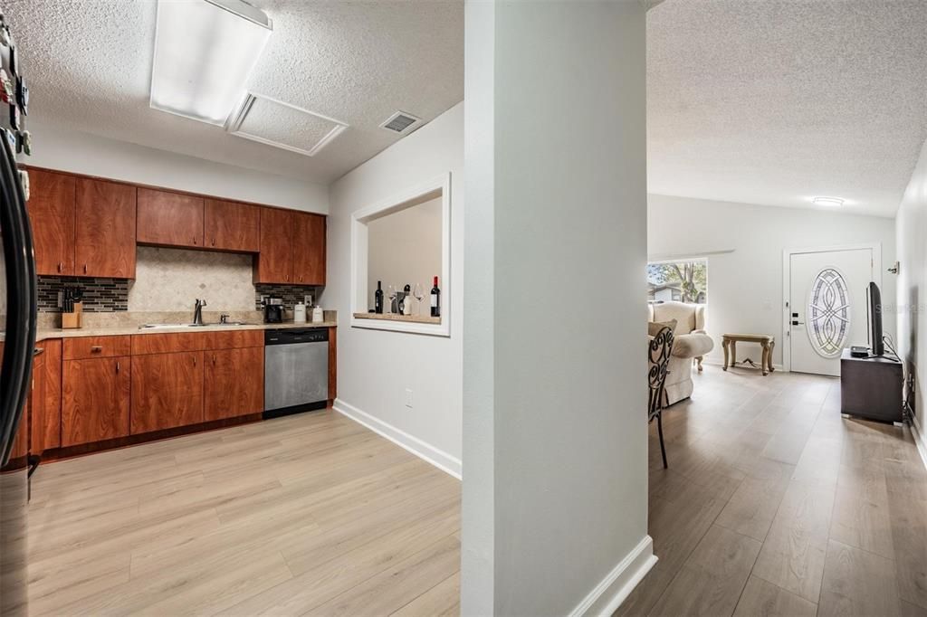 На продажу: $278,000 (3 спален, 2 ванн, 1041 Квадратных фут)