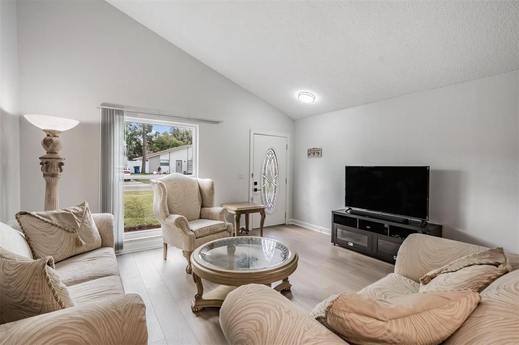 На продажу: $278,000 (3 спален, 2 ванн, 1041 Квадратных фут)