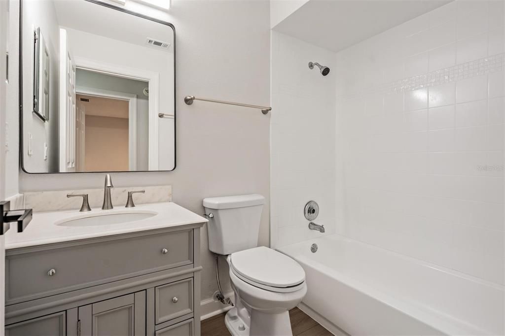 На продажу: $278,000 (3 спален, 2 ванн, 1041 Квадратных фут)