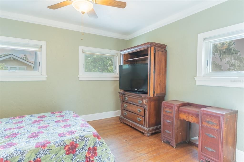 For Sale: $649,900 (3 beds, 2 baths, 2958 Square Feet)