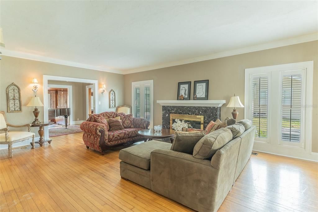 For Sale: $649,900 (3 beds, 2 baths, 2958 Square Feet)