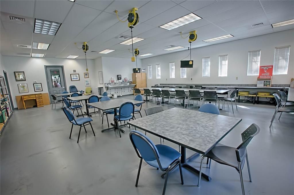 На продажу: $415,000 (3 спален, 2 ванн, 2028 Квадратных фут)