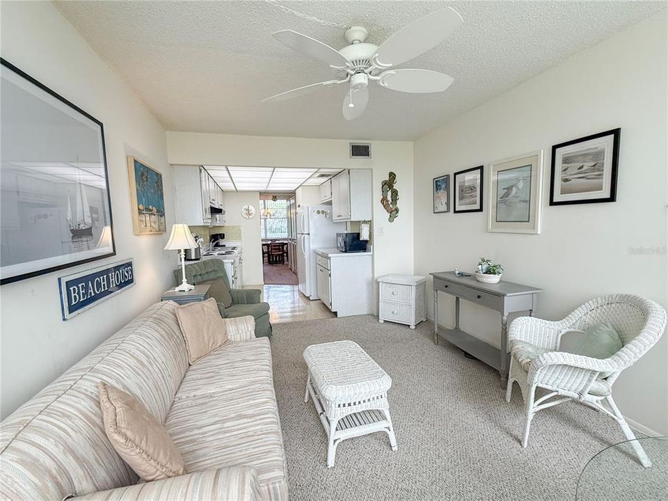 For Rent: $1,850 (1 beds, 1 baths, 930 Square Feet)