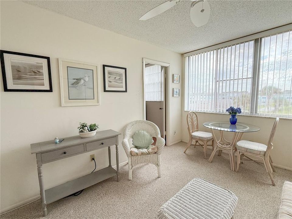 For Rent: $1,850 (1 beds, 1 baths, 930 Square Feet)