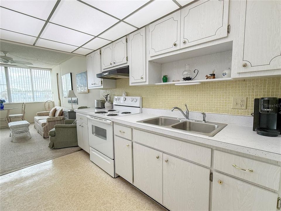 For Rent: $1,850 (1 beds, 1 baths, 930 Square Feet)