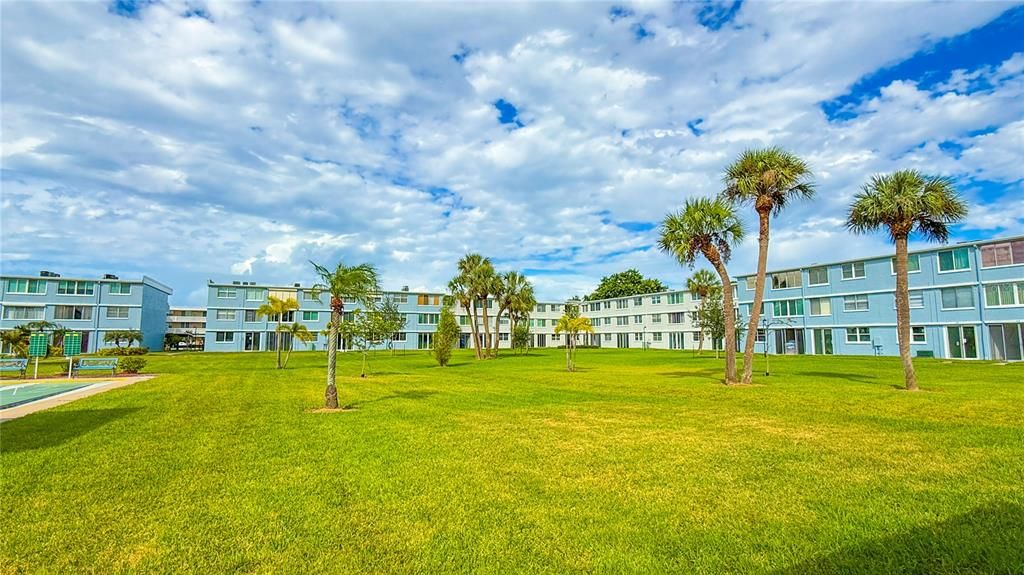 For Rent: $1,850 (1 beds, 1 baths, 930 Square Feet)