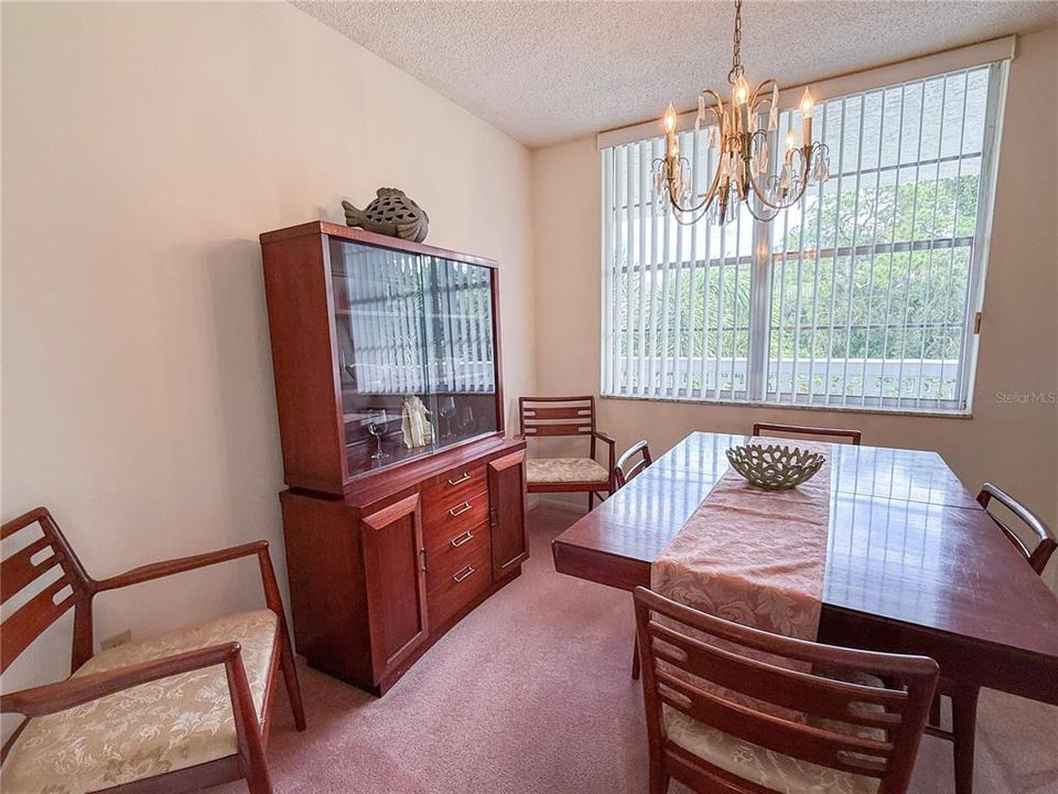 For Rent: $1,850 (1 beds, 1 baths, 930 Square Feet)