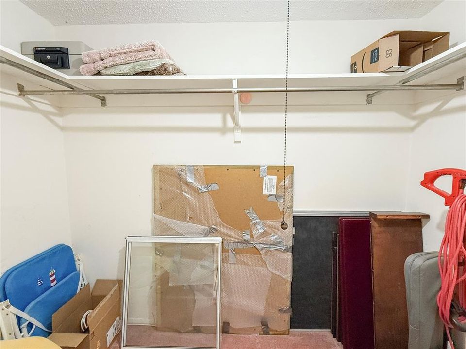 For Rent: $1,850 (1 beds, 1 baths, 930 Square Feet)