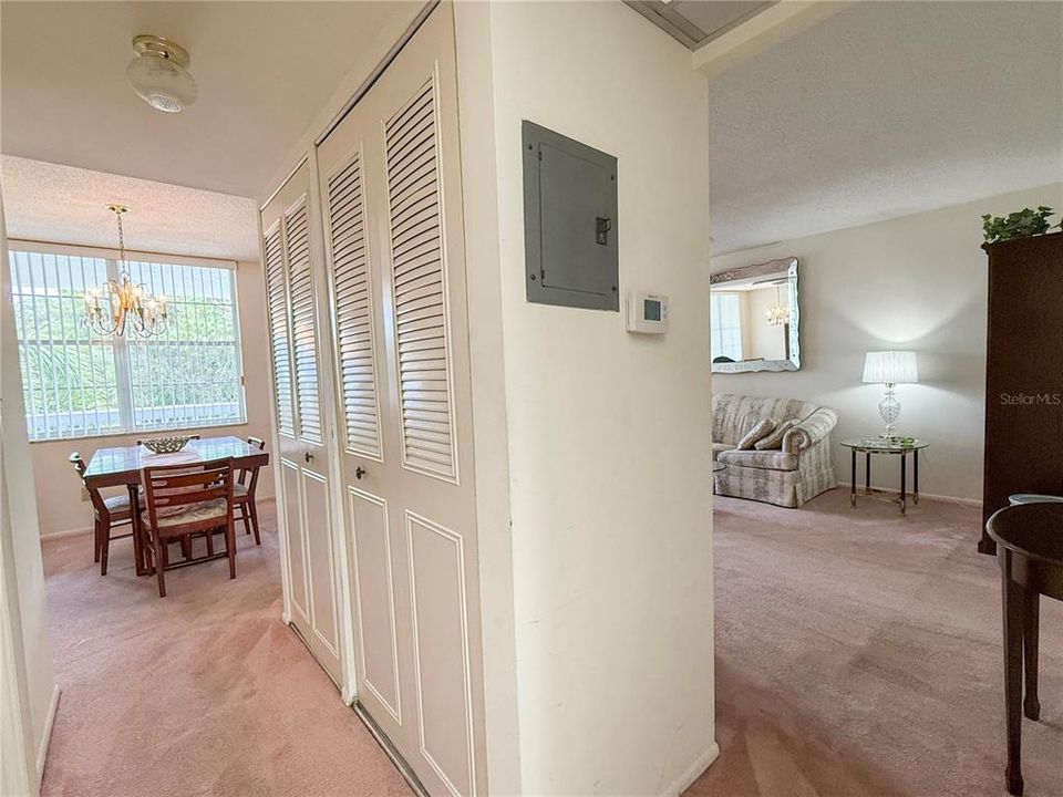 For Rent: $1,850 (1 beds, 1 baths, 930 Square Feet)