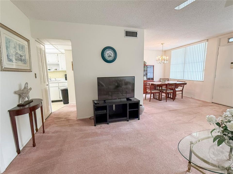 For Rent: $1,850 (1 beds, 1 baths, 930 Square Feet)