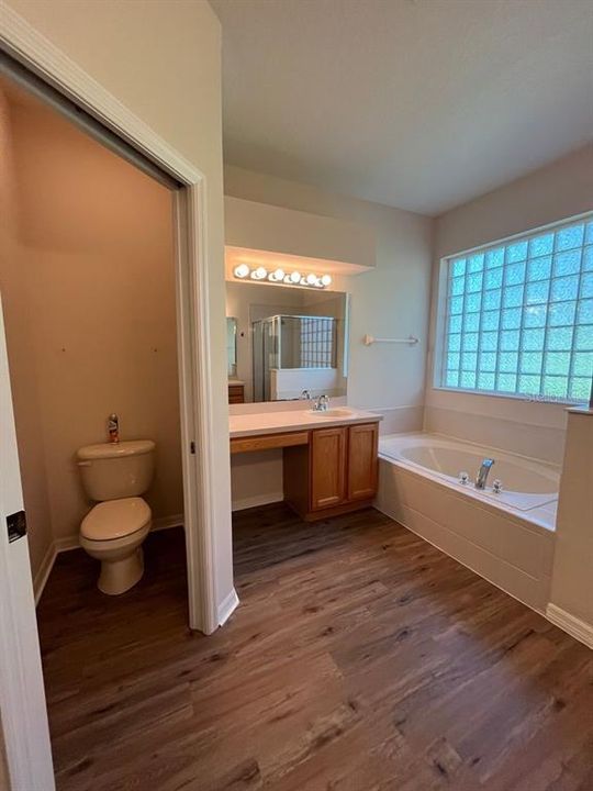 For Rent: $2,650 (4 beds, 2 baths, 2917 Square Feet)