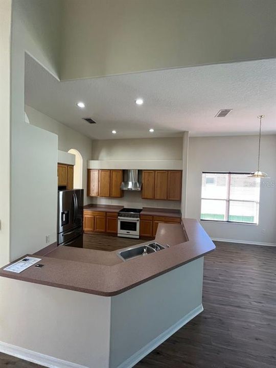 For Rent: $2,650 (4 beds, 2 baths, 2917 Square Feet)