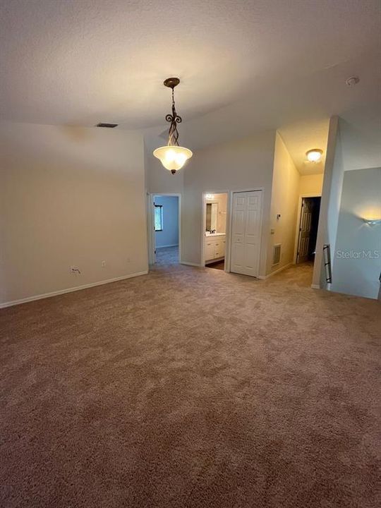 For Rent: $2,650 (4 beds, 2 baths, 2917 Square Feet)