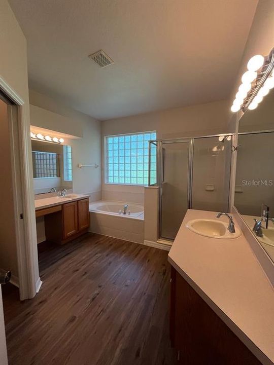 For Rent: $2,650 (4 beds, 2 baths, 2917 Square Feet)