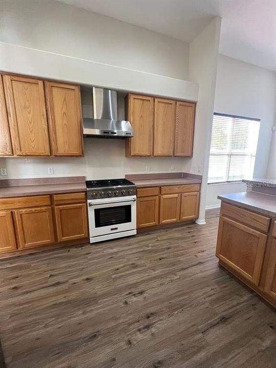 For Rent: $2,650 (4 beds, 2 baths, 2917 Square Feet)