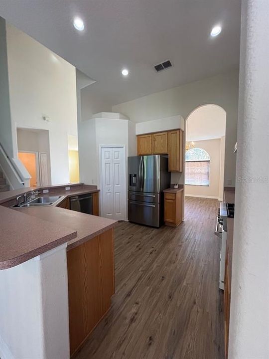 For Rent: $2,650 (4 beds, 2 baths, 2917 Square Feet)
