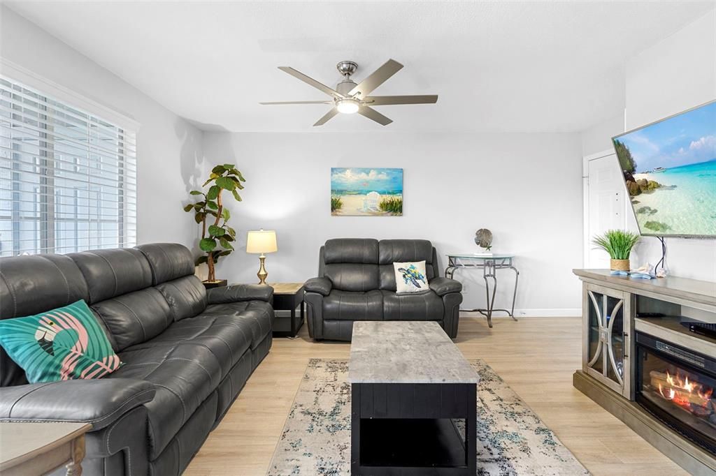 En Venta: $263,500 (2 camas, 2 baños, 1002 Pies cuadrados)