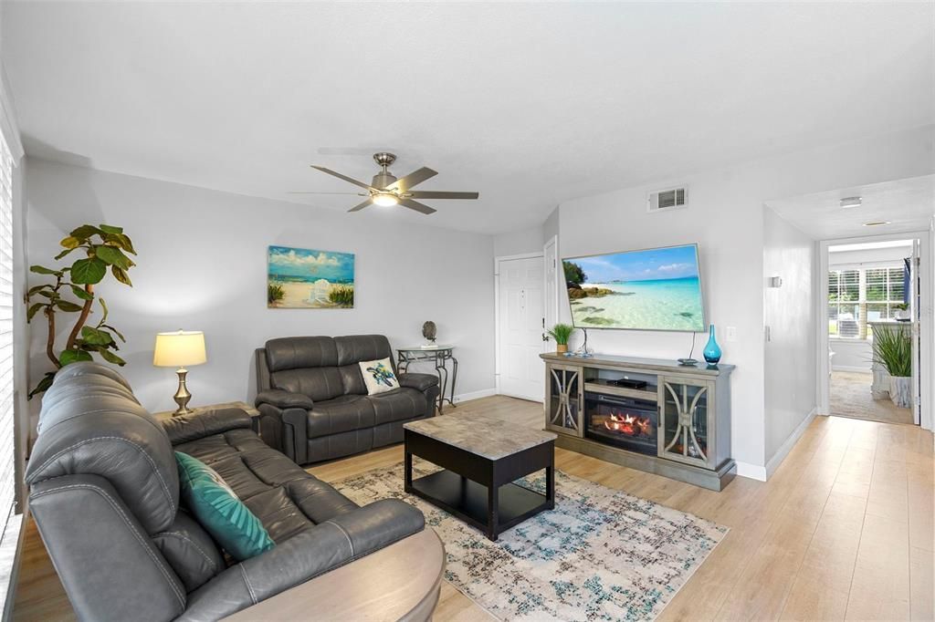 En Venta: $263,500 (2 camas, 2 baños, 1002 Pies cuadrados)