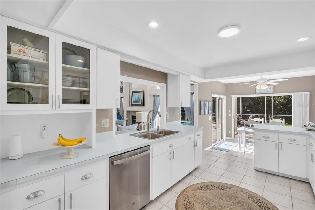 For Sale: $699,900 (3 beds, 2 baths, 2137 Square Feet)