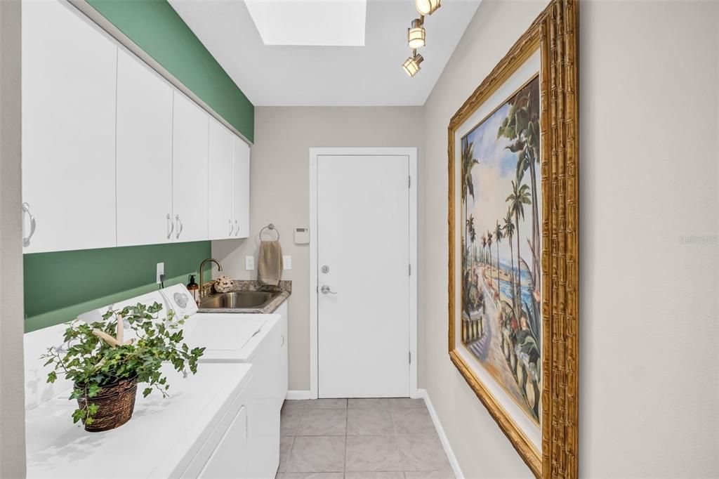 For Sale: $699,900 (3 beds, 2 baths, 2137 Square Feet)