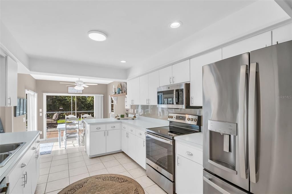 For Sale: $699,900 (3 beds, 2 baths, 2137 Square Feet)