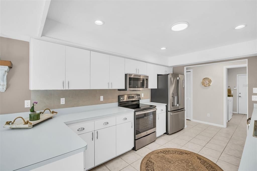 For Sale: $699,900 (3 beds, 2 baths, 2137 Square Feet)