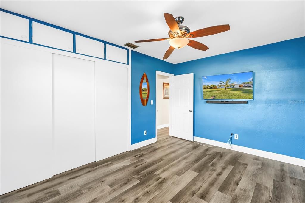 For Sale: $420,000 (2 beds, 2 baths, 1090 Square Feet)