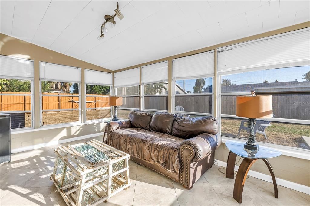 For Sale: $420,000 (2 beds, 2 baths, 1090 Square Feet)