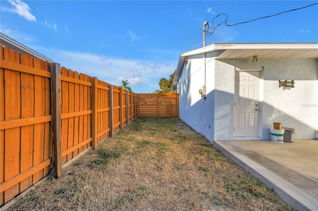 For Sale: $420,000 (2 beds, 2 baths, 1090 Square Feet)