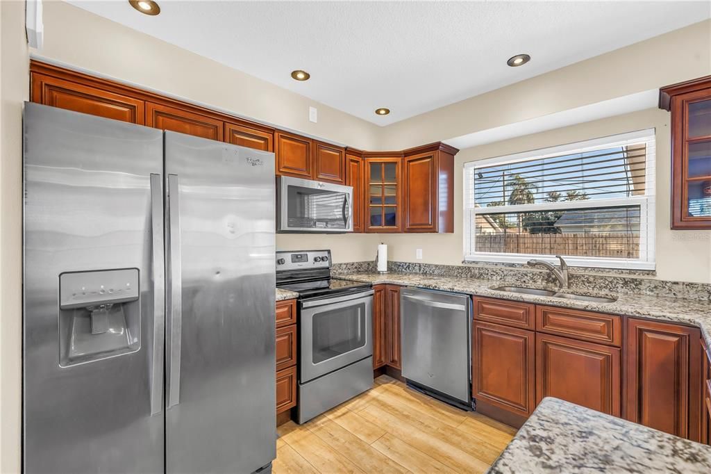 For Sale: $420,000 (2 beds, 2 baths, 1090 Square Feet)