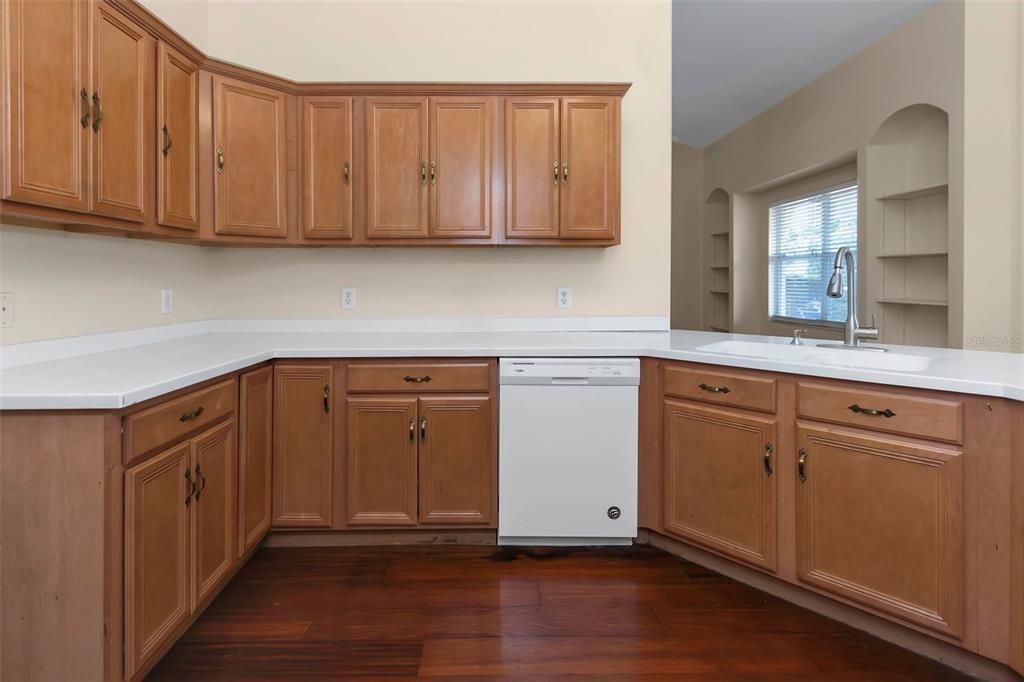 Active With Contract: $518,000 (3 beds, 2 baths, 2254 Square Feet)