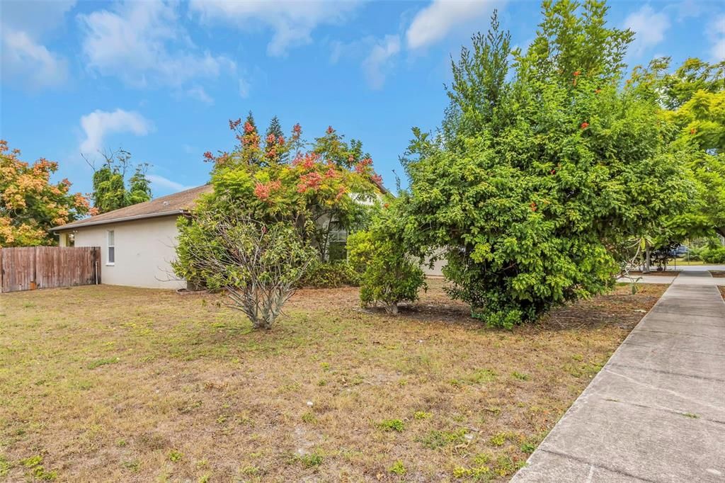 Active With Contract: $518,000 (3 beds, 2 baths, 2254 Square Feet)