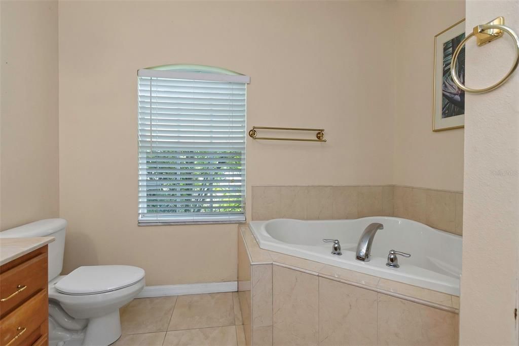 Active With Contract: $518,000 (3 beds, 2 baths, 2254 Square Feet)