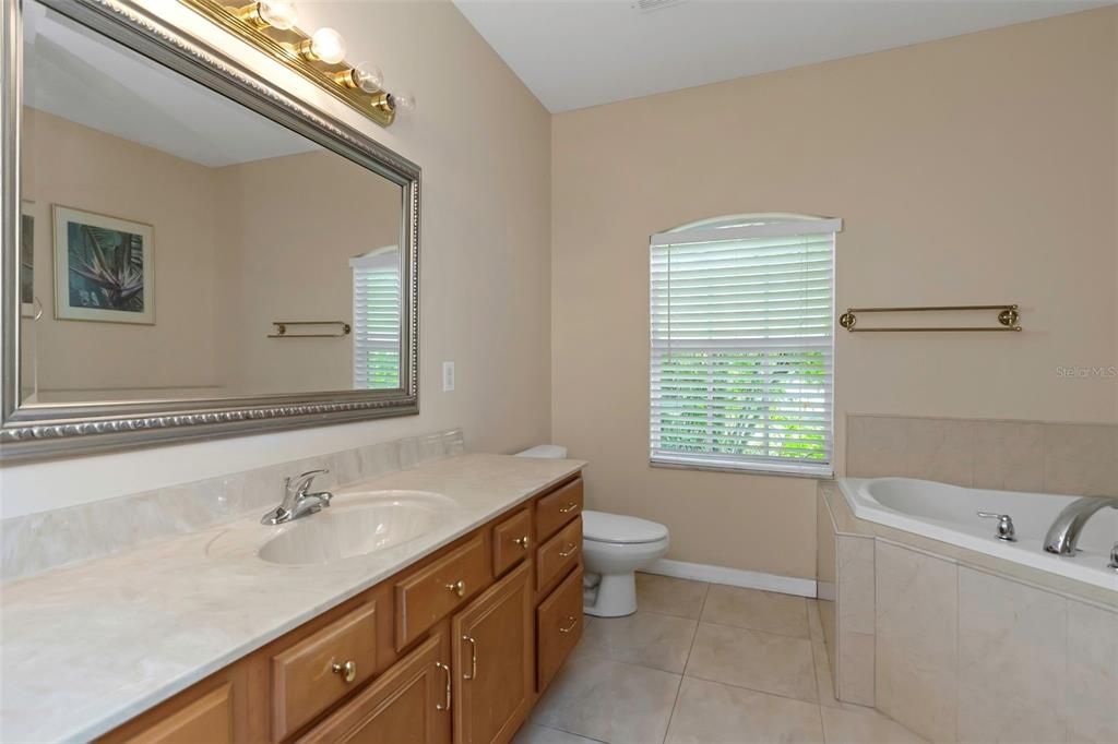 Active With Contract: $518,000 (3 beds, 2 baths, 2254 Square Feet)