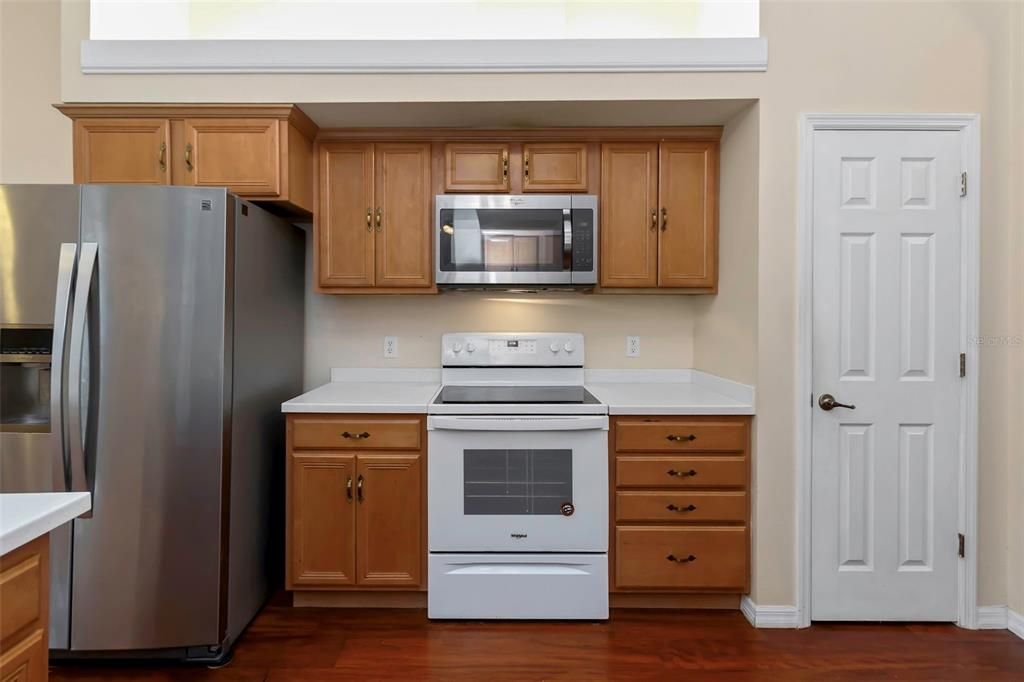 Active With Contract: $518,000 (3 beds, 2 baths, 2254 Square Feet)