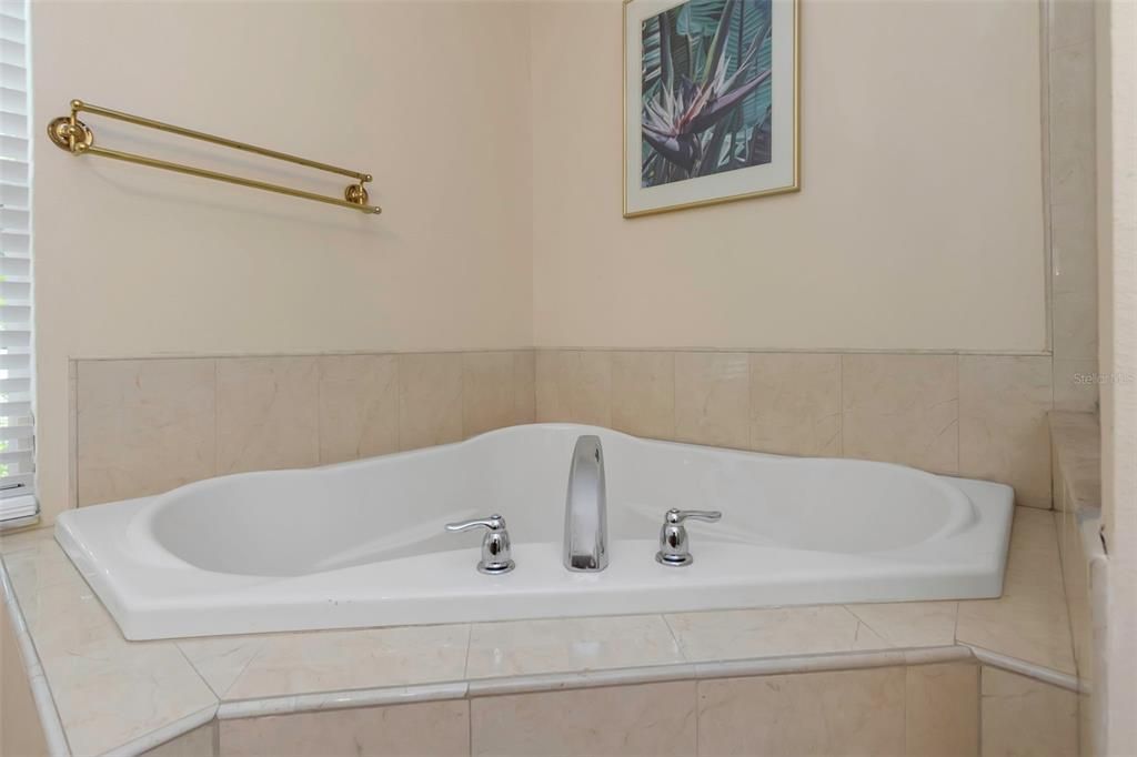 Active With Contract: $518,000 (3 beds, 2 baths, 2254 Square Feet)