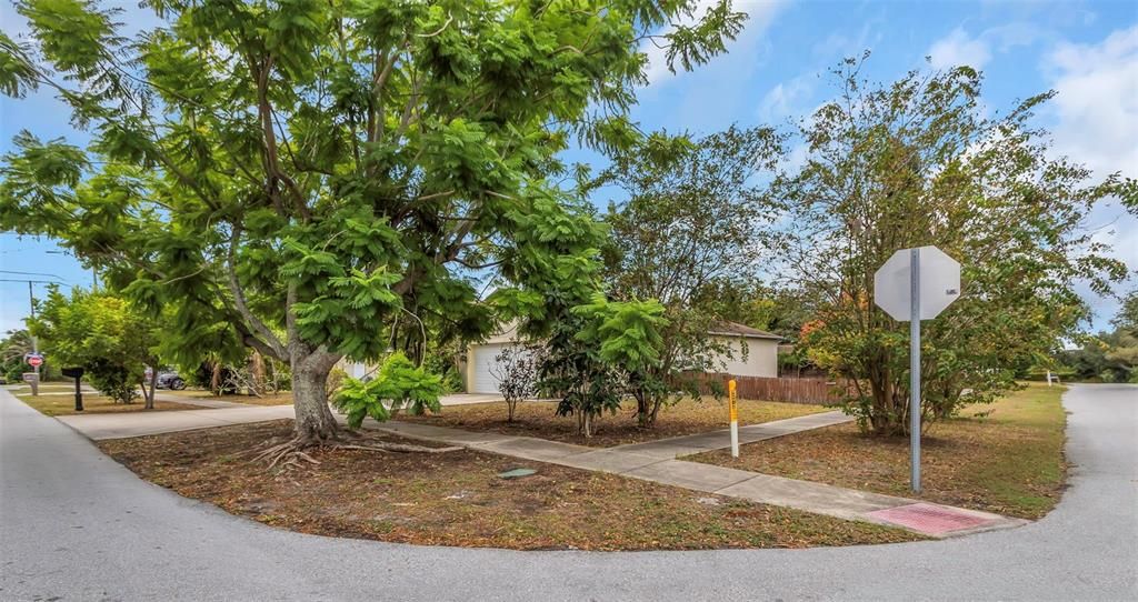 Active With Contract: $518,000 (3 beds, 2 baths, 2254 Square Feet)