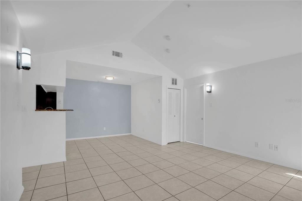 For Sale: $165,000 (2 beds, 2 baths, 1062 Square Feet)