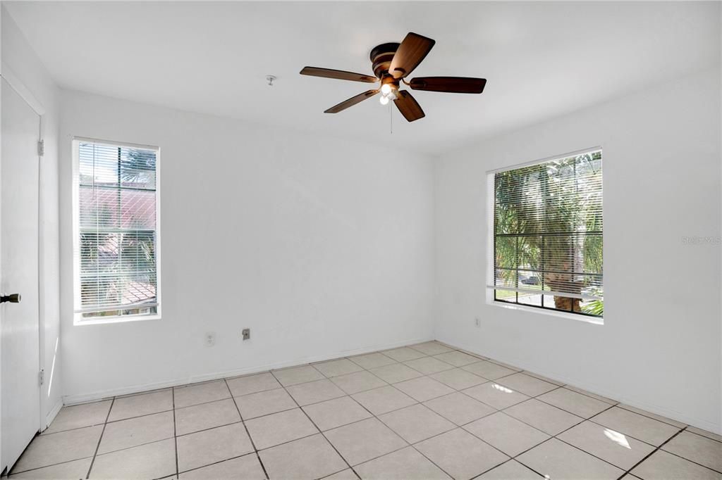 For Sale: $165,000 (2 beds, 2 baths, 1062 Square Feet)