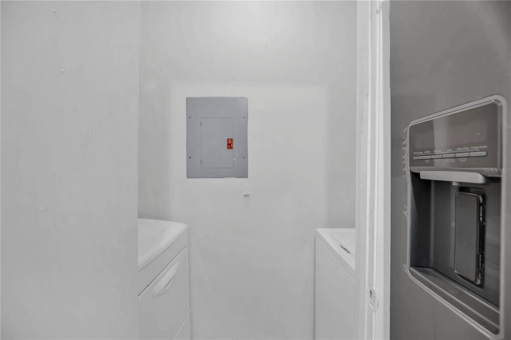 For Sale: $165,000 (2 beds, 2 baths, 1062 Square Feet)