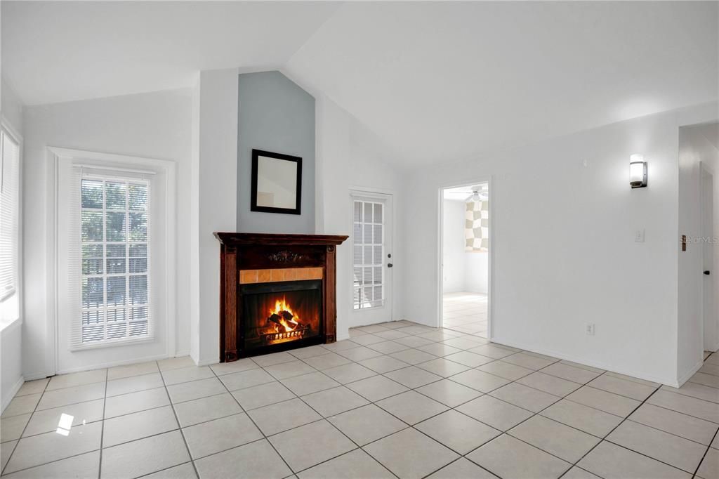 For Sale: $165,000 (2 beds, 2 baths, 1062 Square Feet)