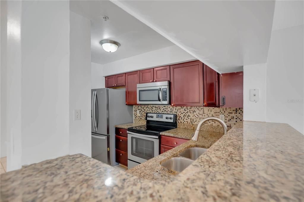 For Sale: $165,000 (2 beds, 2 baths, 1062 Square Feet)