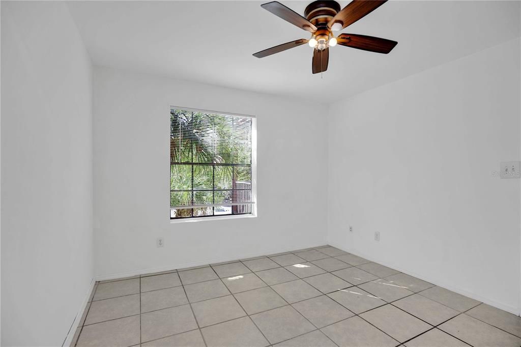 For Sale: $165,000 (2 beds, 2 baths, 1062 Square Feet)