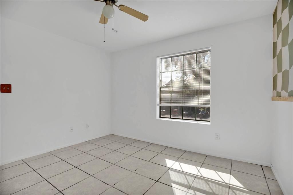 For Sale: $165,000 (2 beds, 2 baths, 1062 Square Feet)