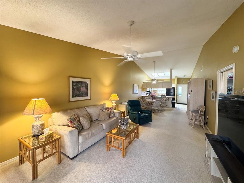 For Sale: $190,000 (2 beds, 2 baths, 1512 Square Feet)