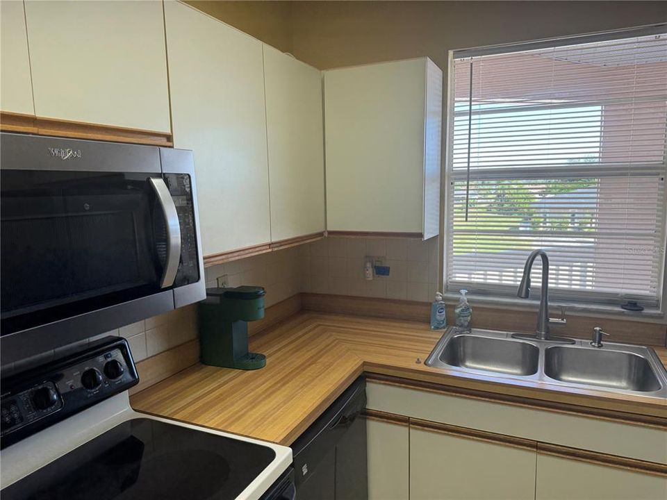 For Sale: $190,000 (2 beds, 2 baths, 1512 Square Feet)