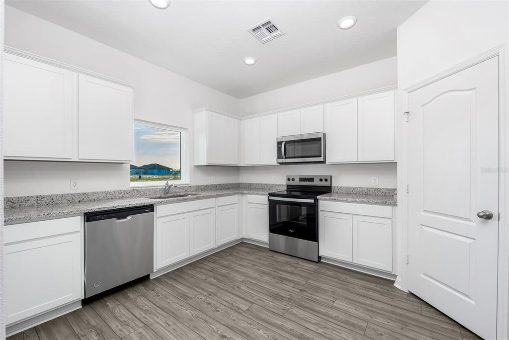 For Sale: $442,900 (4 beds, 2 baths, 2278 Square Feet)